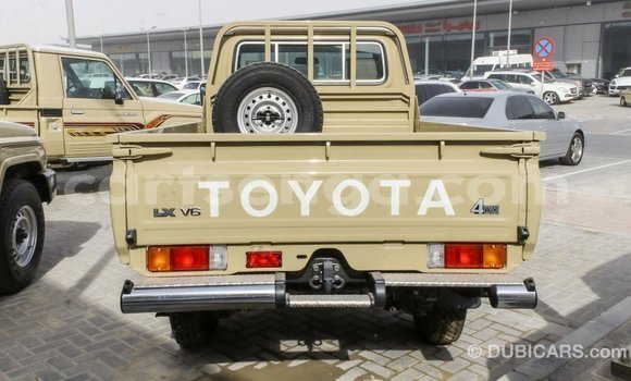 Acheter Import Voiture Toyota Land Cruiser Beige à Import - Dubai, Hhohho Acheter Import Voiture Toyota Land Cruiser Beige à Import - Dubai, Hhohho