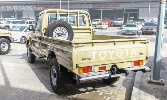 Acheter Import Voiture Toyota Land Cruiser Beige à Import - Dubai, Hhohho Acheter Import Voiture Toyota Land Cruiser Beige à Import - Dubai, Hhohho