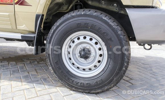 Acheter Import Voiture Toyota Land Cruiser Beige à Import - Dubai, Hhohho Acheter Import Voiture Toyota Land Cruiser Beige à Import - Dubai, Hhohho