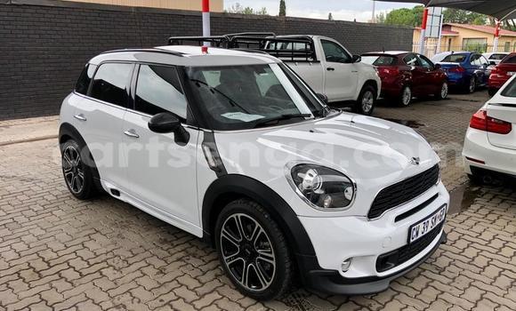 Nunua Ilio tumika MINI Countryman White Gari ndani ya Manzini nchini Manzini Nunua Ilio tumika MINI Countryman White Gari ndani ya Manzini nchini Manzini