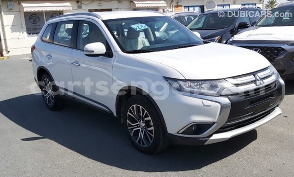 Buy Import Mitsubishi Outlander White Car in Import - Dubai in Hhohho Buy Import Mitsubishi Outlander White Car in Import - Dubai in Hhohho