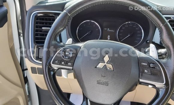 Buy Import Mitsubishi Outlander White Car in Import - Dubai in Hhohho Buy Import Mitsubishi Outlander White Car in Import - Dubai in Hhohho