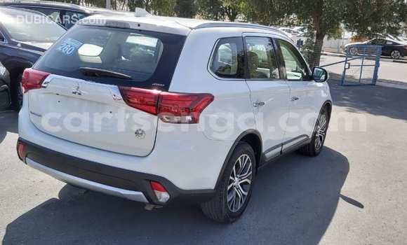 Buy Import Mitsubishi Outlander White Car in Import - Dubai in Hhohho Buy Import Mitsubishi Outlander White Car in Import - Dubai in Hhohho