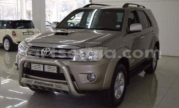 Nunua Ilio tumika Toyota Fortuner Silver Gari ndani ya Ezulwini nchini Hhohho Nunua Ilio tumika Toyota Fortuner Silver Gari ndani ya Ezulwini nchini Hhohho
