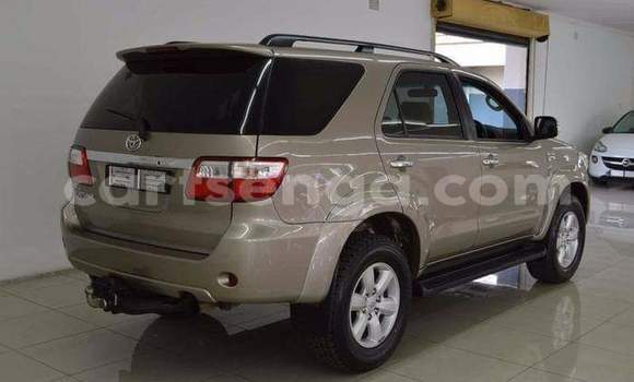 Nunua Ilio tumika Toyota Fortuner Silver Gari ndani ya Ezulwini nchini Hhohho Nunua Ilio tumika Toyota Fortuner Silver Gari ndani ya Ezulwini nchini Hhohho