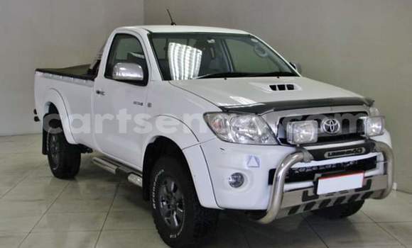 Nunua Ilio tumika Toyota Hilux White Gari ndani ya Ezulwini nchini Hhohho Nunua Ilio tumika Toyota Hilux White Gari ndani ya Ezulwini nchini Hhohho