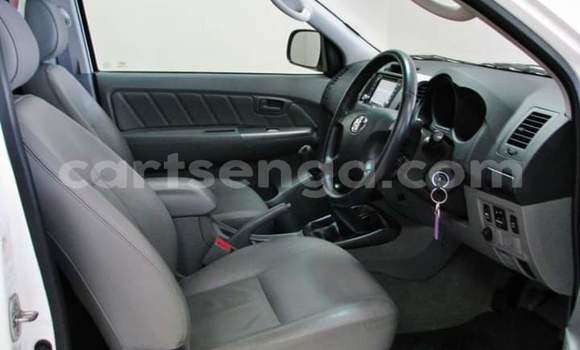 Nunua Ilio tumika Toyota Hilux White Gari ndani ya Ezulwini nchini Hhohho Nunua Ilio tumika Toyota Hilux White Gari ndani ya Ezulwini nchini Hhohho