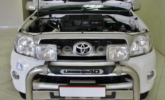 Nunua Ilio tumika Toyota Hilux White Gari ndani ya Ezulwini nchini Hhohho Nunua Ilio tumika Toyota Hilux White Gari ndani ya Ezulwini nchini Hhohho