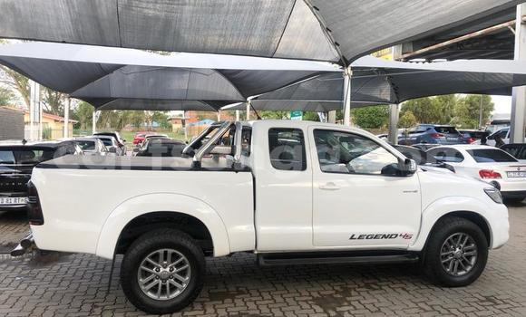 Nunua Ilio tumika Toyota Hilux White Gari ndani ya Ezulwini nchini Hhohho Nunua Ilio tumika Toyota Hilux White Gari ndani ya Ezulwini nchini Hhohho