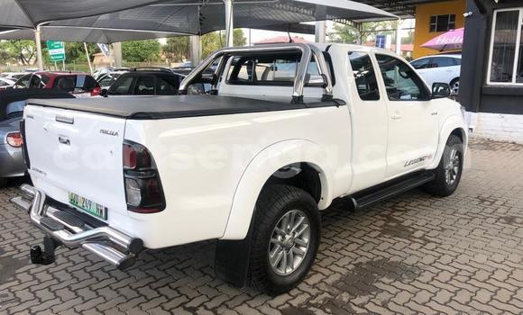 Nunua Ilio tumika Toyota Hilux White Gari ndani ya Ezulwini nchini Hhohho Nunua Ilio tumika Toyota Hilux White Gari ndani ya Ezulwini nchini Hhohho