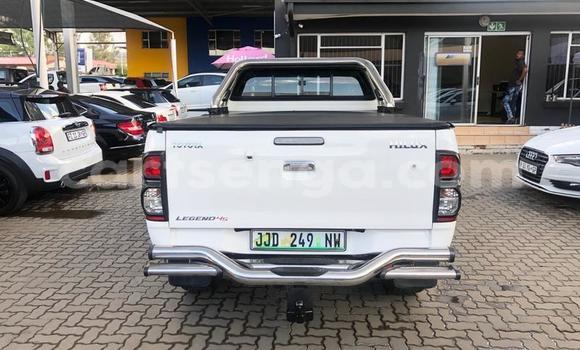 Nunua Ilio tumika Toyota Hilux White Gari ndani ya Ezulwini nchini Hhohho Nunua Ilio tumika Toyota Hilux White Gari ndani ya Ezulwini nchini Hhohho