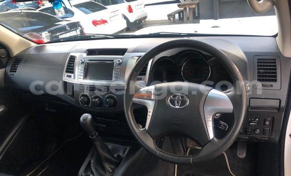 Nunua Ilio tumika Toyota Hilux White Gari ndani ya Ezulwini nchini Hhohho Nunua Ilio tumika Toyota Hilux White Gari ndani ya Ezulwini nchini Hhohho