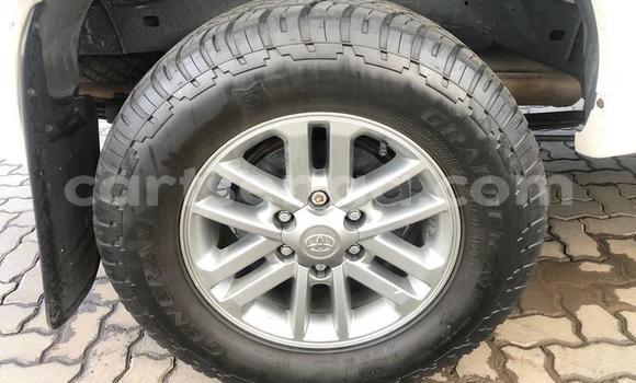 Nunua Ilio tumika Toyota Hilux White Gari ndani ya Ezulwini nchini Hhohho Nunua Ilio tumika Toyota Hilux White Gari ndani ya Ezulwini nchini Hhohho