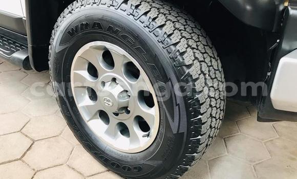 Nunua Ilio tumika Toyota FJ Cruiser White Gari ndani ya Ezulwini nchini Hhohho Nunua Ilio tumika Toyota FJ Cruiser White Gari ndani ya Ezulwini nchini Hhohho