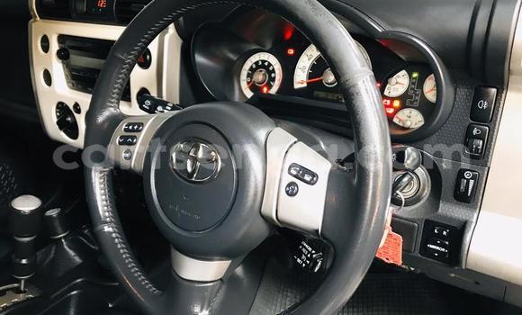 Nunua Ilio tumika Toyota FJ Cruiser White Gari ndani ya Ezulwini nchini Hhohho Nunua Ilio tumika Toyota FJ Cruiser White Gari ndani ya Ezulwini nchini Hhohho