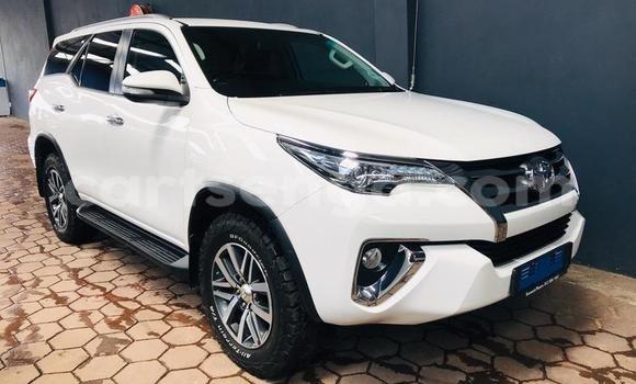 Acheter Occasion Voiture Toyota Fortuner Blanc à Ezulwini, Hhohho Acheter Occasion Voiture Toyota Fortuner Blanc à Ezulwini, Hhohho