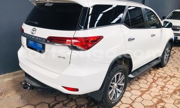Acheter Occasion Voiture Toyota Fortuner Blanc à Ezulwini, Hhohho Acheter Occasion Voiture Toyota Fortuner Blanc à Ezulwini, Hhohho