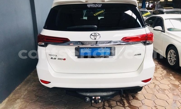 Acheter Occasion Voiture Toyota Fortuner Blanc à Ezulwini, Hhohho Acheter Occasion Voiture Toyota Fortuner Blanc à Ezulwini, Hhohho