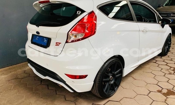 Nunua Ilio tumika Ford Fiesta ST White Gari ndani ya Ezulwini nchini Hhohho Nunua Ilio tumika Ford Fiesta ST White Gari ndani ya Ezulwini nchini Hhohho