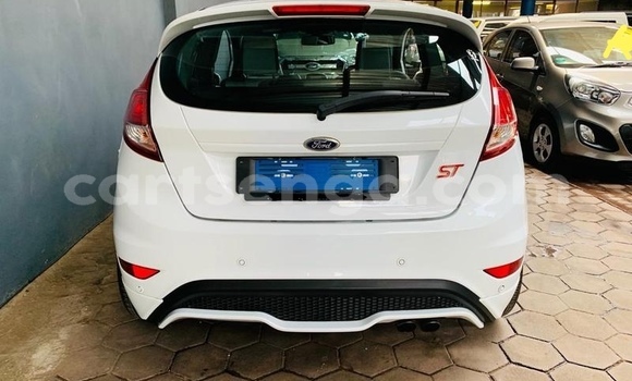 Nunua Ilio tumika Ford Fiesta ST White Gari ndani ya Ezulwini nchini Hhohho Nunua Ilio tumika Ford Fiesta ST White Gari ndani ya Ezulwini nchini Hhohho