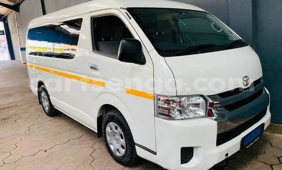 Nunua Ilio tumika Toyota Hiace White Gari ndani ya Ezulwini nchini Hhohho Nunua Ilio tumika Toyota Hiace White Gari ndani ya Ezulwini nchini Hhohho