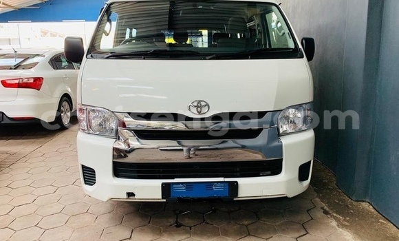 Nunua Ilio tumika Toyota Hiace White Gari ndani ya Ezulwini nchini Hhohho Nunua Ilio tumika Toyota Hiace White Gari ndani ya Ezulwini nchini Hhohho