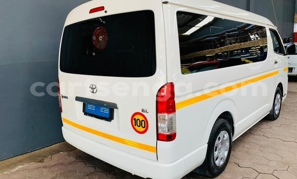 Nunua Ilio tumika Toyota Hiace White Gari ndani ya Ezulwini nchini Hhohho Nunua Ilio tumika Toyota Hiace White Gari ndani ya Ezulwini nchini Hhohho