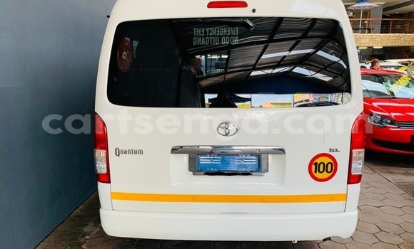 Nunua Ilio tumika Toyota Hiace White Gari ndani ya Ezulwini nchini Hhohho Nunua Ilio tumika Toyota Hiace White Gari ndani ya Ezulwini nchini Hhohho