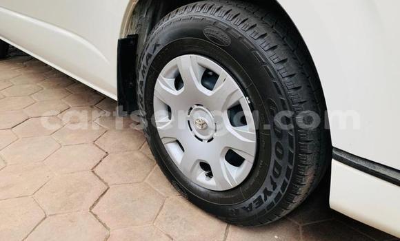 Nunua Ilio tumika Toyota Hiace White Gari ndani ya Ezulwini nchini Hhohho Nunua Ilio tumika Toyota Hiace White Gari ndani ya Ezulwini nchini Hhohho