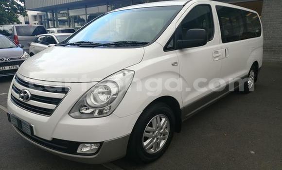 Acheter Occasion Voiture Hyundai H1 Blanc à Manzini, Manzini Acheter Occasion Voiture Hyundai H1 Blanc à Manzini, Manzini