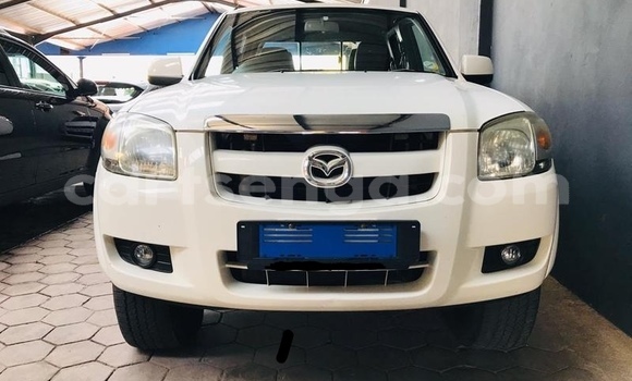 Nunua Ilio tumika Mazda BT-50 White Gari ndani ya Ezulwini nchini Hhohho Nunua Ilio tumika Mazda BT-50 White Gari ndani ya Ezulwini nchini Hhohho
