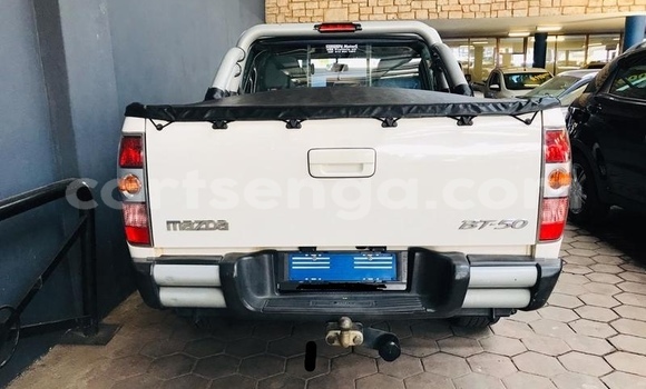 Nunua Ilio tumika Mazda BT-50 White Gari ndani ya Ezulwini nchini Hhohho Nunua Ilio tumika Mazda BT-50 White Gari ndani ya Ezulwini nchini Hhohho