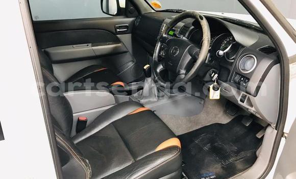 Nunua Ilio tumika Mazda BT-50 White Gari ndani ya Ezulwini nchini Hhohho Nunua Ilio tumika Mazda BT-50 White Gari ndani ya Ezulwini nchini Hhohho