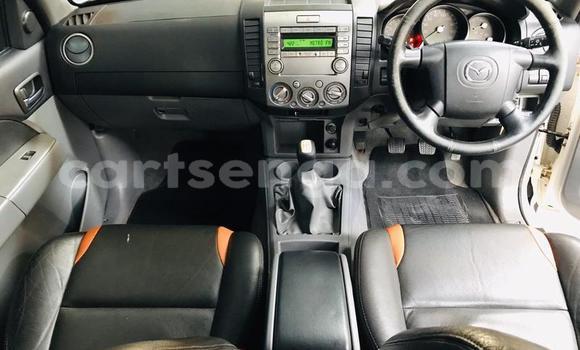Nunua Ilio tumika Mazda BT-50 White Gari ndani ya Ezulwini nchini Hhohho Nunua Ilio tumika Mazda BT-50 White Gari ndani ya Ezulwini nchini Hhohho