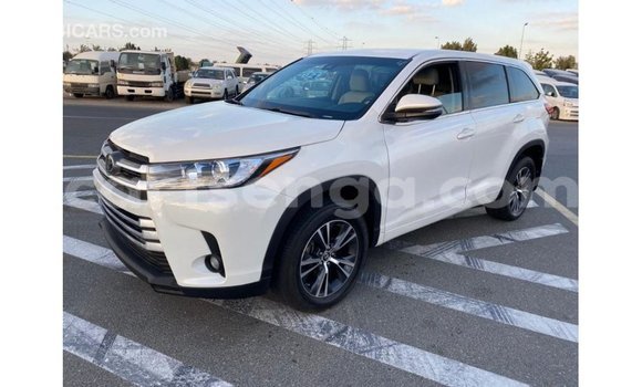 Buy Import Toyota Highlander White Car in Import - Dubai in Hhohho Buy Import Toyota Highlander White Car in Import - Dubai in Hhohho