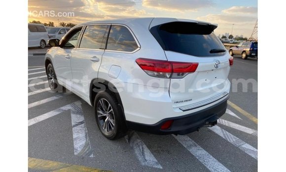 Buy Import Toyota Highlander White Car in Import - Dubai in Hhohho Buy Import Toyota Highlander White Car in Import - Dubai in Hhohho