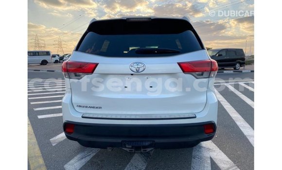Buy Import Toyota Highlander White Car in Import - Dubai in Hhohho Buy Import Toyota Highlander White Car in Import - Dubai in Hhohho