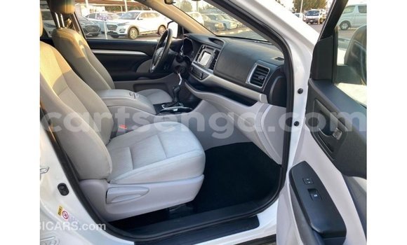 Buy Import Toyota Highlander White Car in Import - Dubai in Hhohho Buy Import Toyota Highlander White Car in Import - Dubai in Hhohho