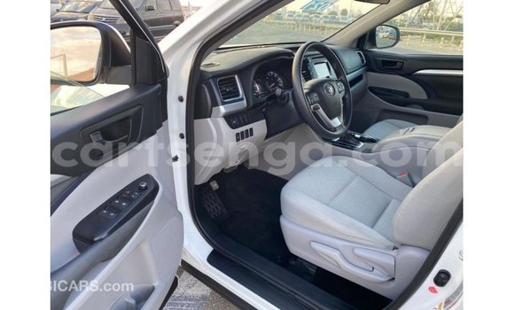 Buy Import Toyota Highlander White Car in Import - Dubai in Hhohho Buy Import Toyota Highlander White Car in Import - Dubai in Hhohho