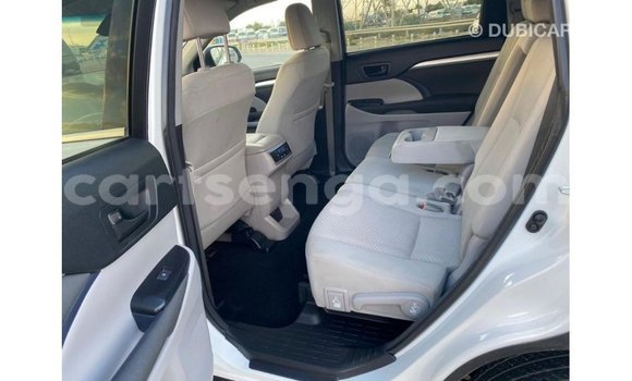 Buy Import Toyota Highlander White Car in Import - Dubai in Hhohho Buy Import Toyota Highlander White Car in Import - Dubai in Hhohho