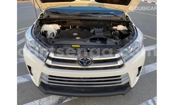 Buy Import Toyota Highlander White Car in Import - Dubai in Hhohho Buy Import Toyota Highlander White Car in Import - Dubai in Hhohho