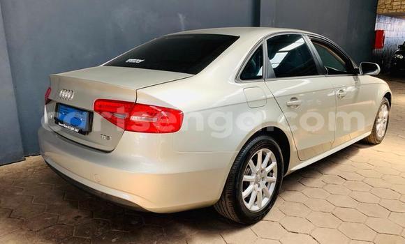 Nunua Ilio tumika Audi A4 Silver Gari ndani ya Mankayane nchini Manzini Nunua Ilio tumika Audi A4 Silver Gari ndani ya Mankayane nchini Manzini