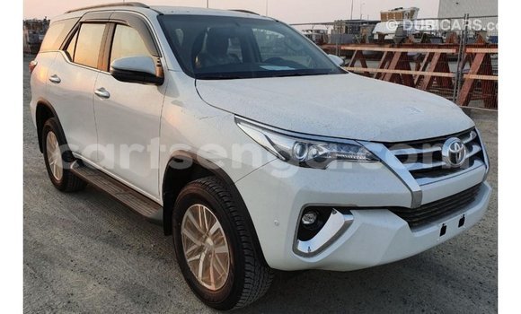 Buy Import Toyota Fortuner White Car in Import - Dubai in Hhohho Buy Import Toyota Fortuner White Car in Import - Dubai in Hhohho