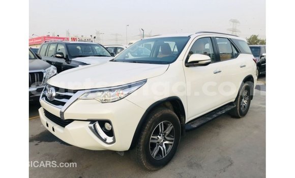 Nunua Imported Toyota Fortuner White Gari ndani ya Import - Dubai nchini Hhohho Nunua Imported Toyota Fortuner White Gari ndani ya Import - Dubai nchini Hhohho