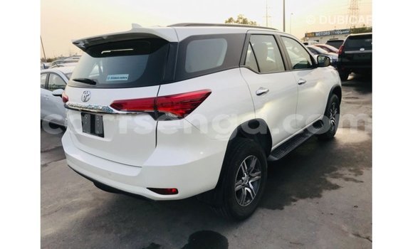 Nunua Imported Toyota Fortuner White Gari ndani ya Import - Dubai nchini Hhohho Nunua Imported Toyota Fortuner White Gari ndani ya Import - Dubai nchini Hhohho
