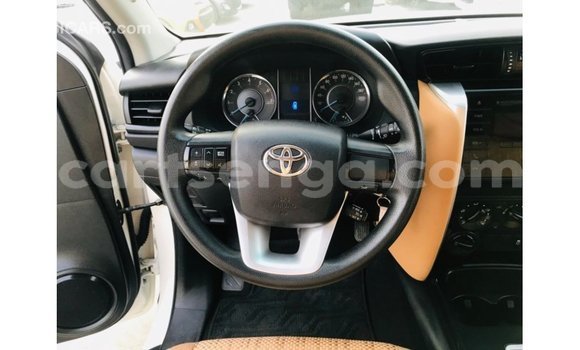 Nunua Imported Toyota Fortuner White Gari ndani ya Import - Dubai nchini Hhohho Nunua Imported Toyota Fortuner White Gari ndani ya Import - Dubai nchini Hhohho
