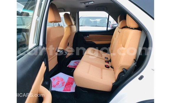 Nunua Imported Toyota Fortuner White Gari ndani ya Import - Dubai nchini Hhohho Nunua Imported Toyota Fortuner White Gari ndani ya Import - Dubai nchini Hhohho