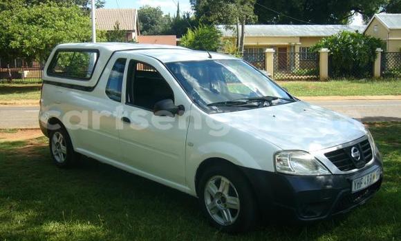 Acheter Occasion Voiture Nissan NP 300 Blanc à Hlatikulu, Shiselweni District Acheter Occasion Voiture Nissan NP 300 Blanc à Hlatikulu, Shiselweni District