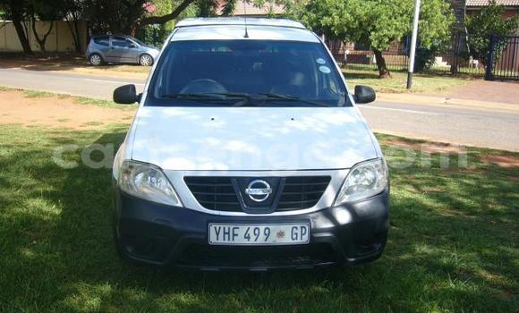 Acheter Occasion Voiture Nissan NP 300 Blanc à Hlatikulu, Shiselweni District Acheter Occasion Voiture Nissan NP 300 Blanc à Hlatikulu, Shiselweni District