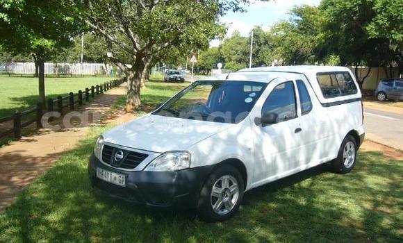 Acheter Occasion Voiture Nissan NP 300 Blanc à Hlatikulu, Shiselweni District Acheter Occasion Voiture Nissan NP 300 Blanc à Hlatikulu, Shiselweni District